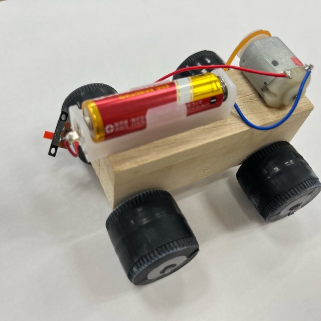 あだちトイ・ドクターズとペットボトルモーターカー作り