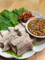 韓国料理で楽しむ食卓　ポッサムとユッケジャンスープほか