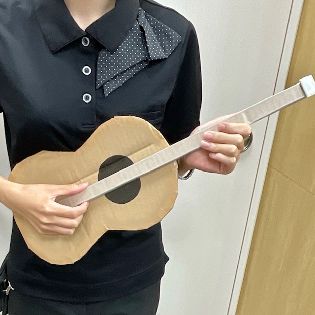 ドキドキまなぼー 手作りギターでジングルベルを弾こう