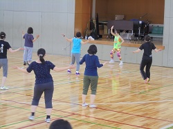 音楽に合わせてズンバを踊ろう 5月